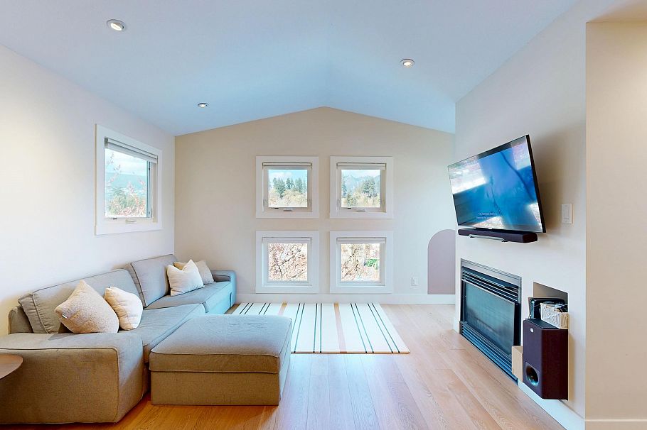 304 1528 Bowser Avenue North Vancouver, BC - 9