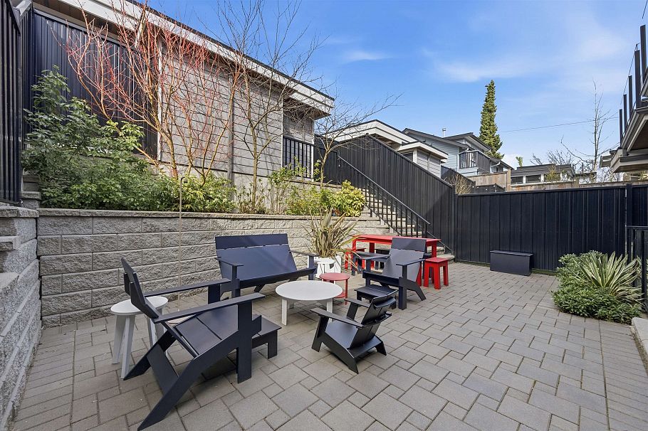 1 272 E 9th Street North Vancouver, BC - 15
