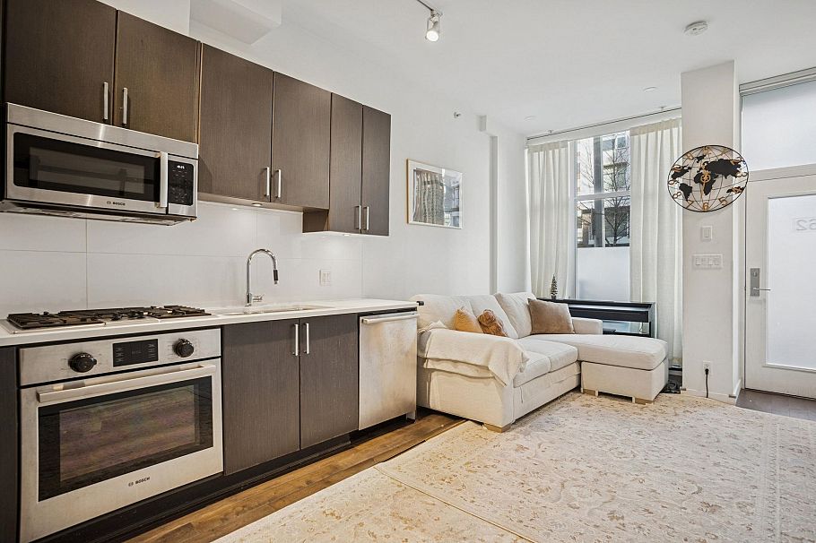 62 W 1st Avenue Vancouver, BC - 8