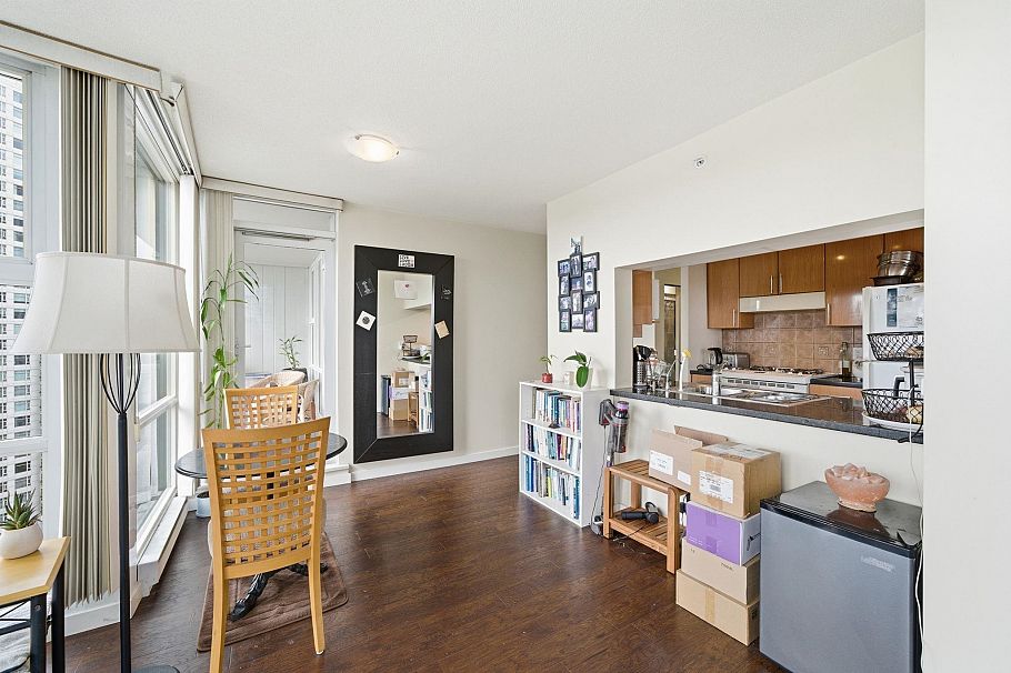 1808 193 Aquarius Mews Vancouver, BC - 13