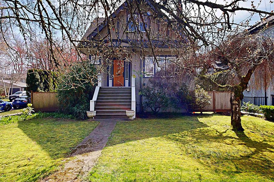 4402 W 12th Avenue Vancouver, BC - 4