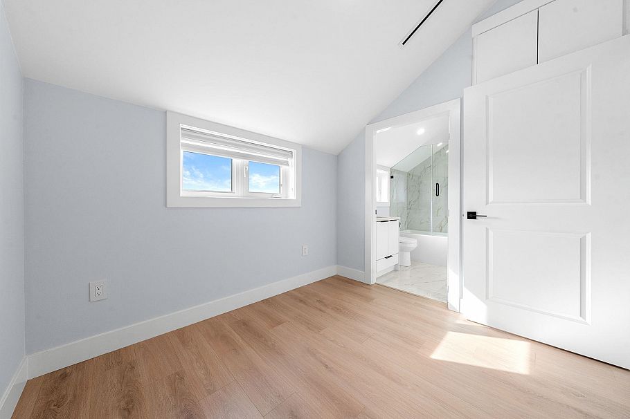 1548 E 41st Avenue Vancouver, BC - 35