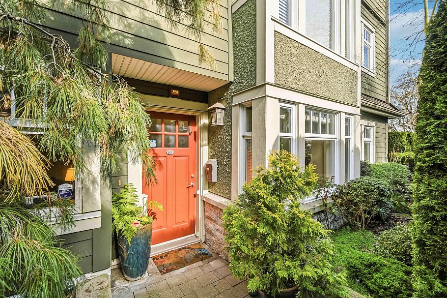 2420 Sasamat Street Vancouver, BC - 2