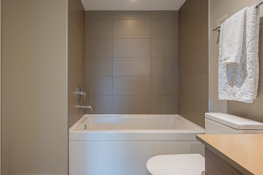 319 135 E 17th Street North Vancouver, BC - 22