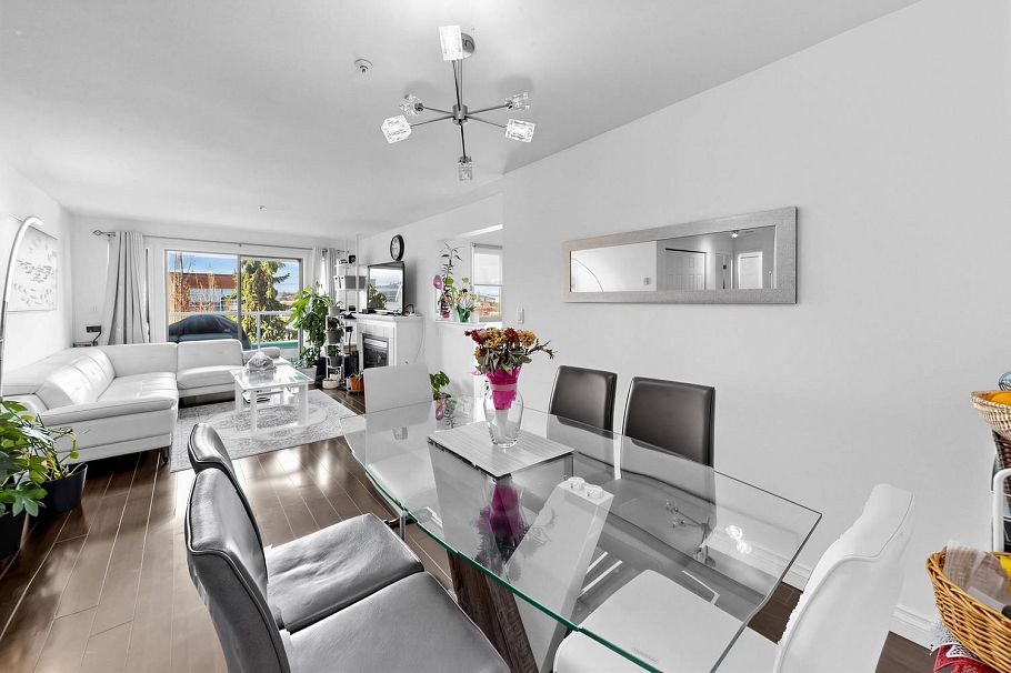 PH05 223 Mountain Highway North Vancouver, BC - 30