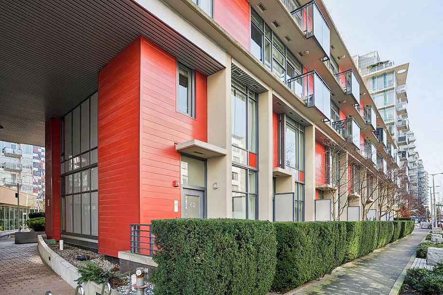 62 W 1st Avenue Vancouver, BC - 2