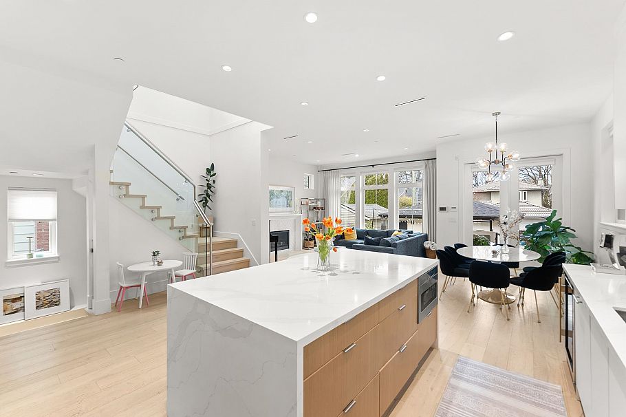 3123 W 16th Avenue Vancouver, BC - 12