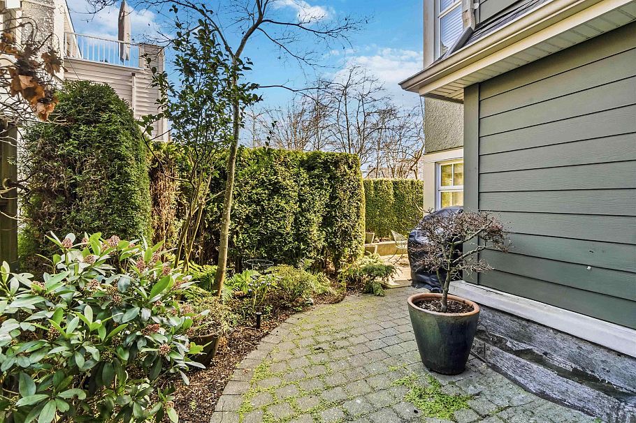 2420 Sasamat Street Vancouver, BC - 34