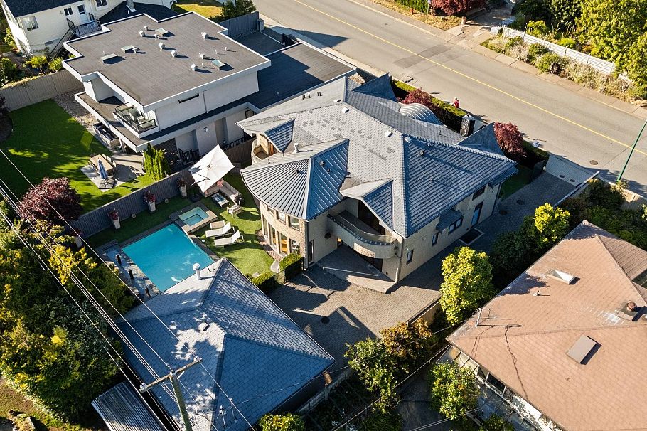 2809 Edgemont Boulevard North Vancouver, BC - 35