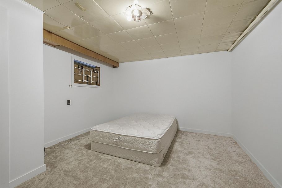 14 W 37th Avenue Vancouver, BC - 9