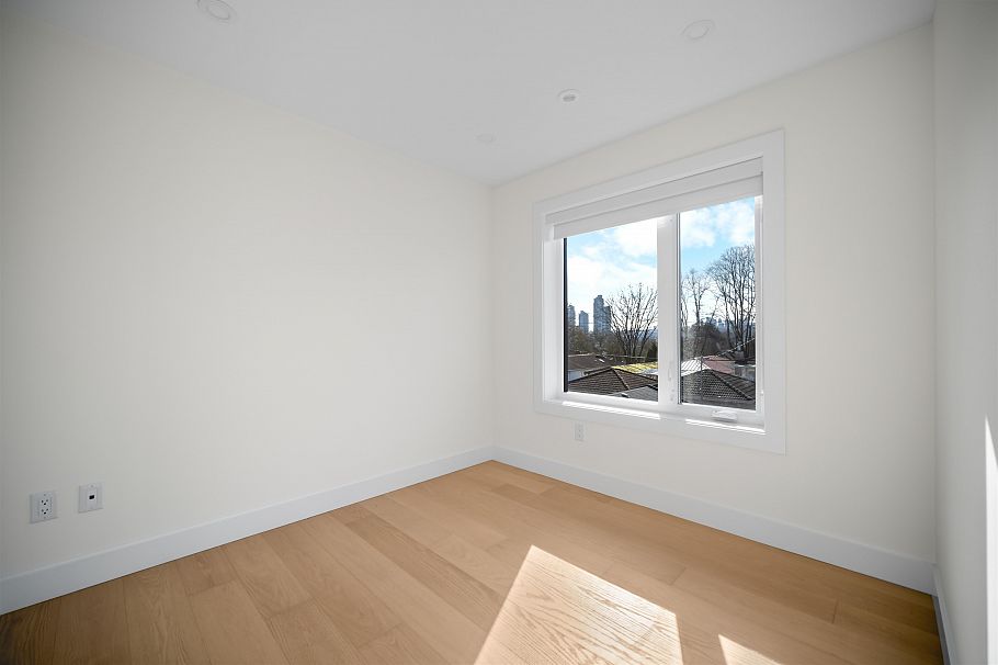 2 3576 E Pender Street Vancouver, BC - 17