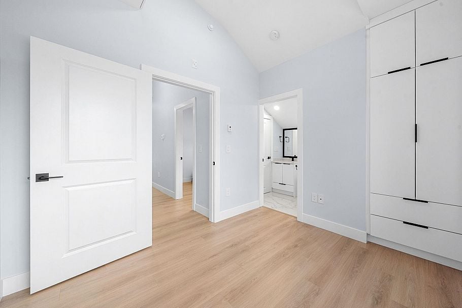 1548 E 41st Avenue Vancouver, BC - 40