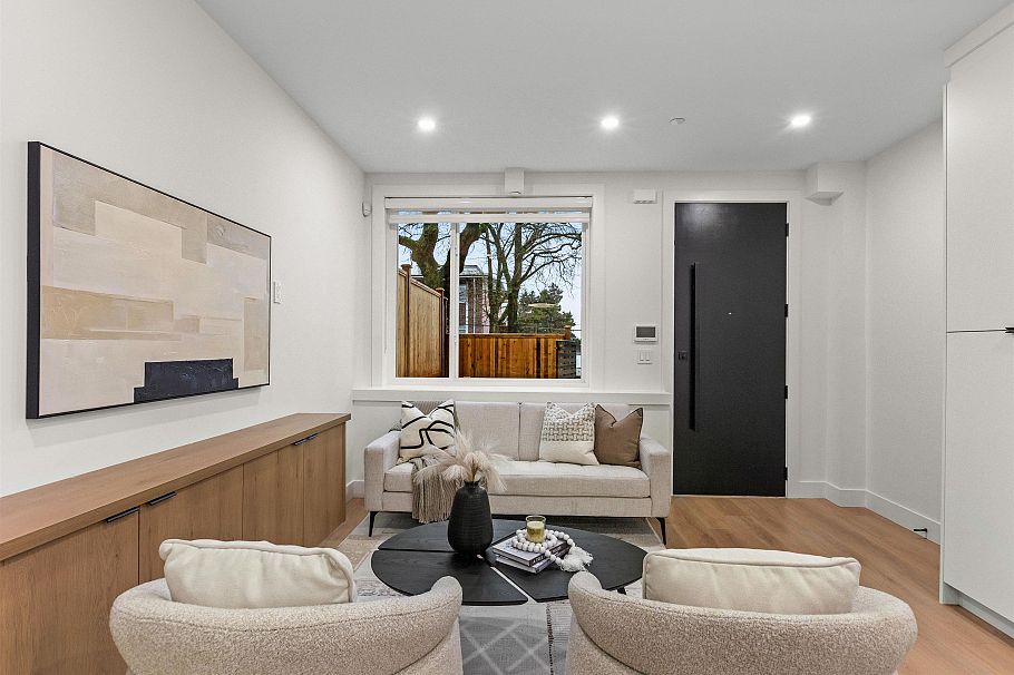 1 435 E 47th Avenue Vancouver, BC - 3