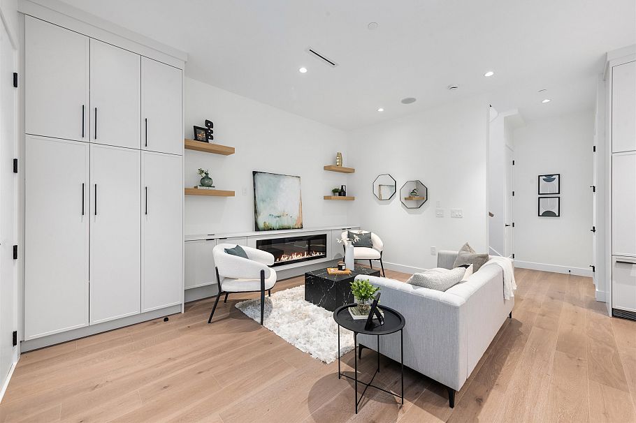 1 878 E 37 Avenue Vancouver, BC - 5