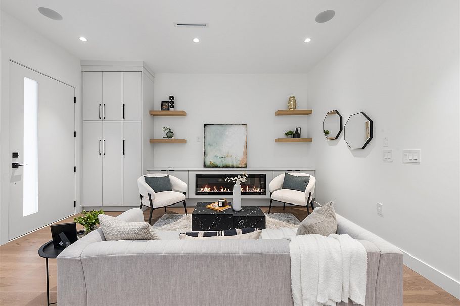 1 878 E 37 Avenue Vancouver, BC - 4