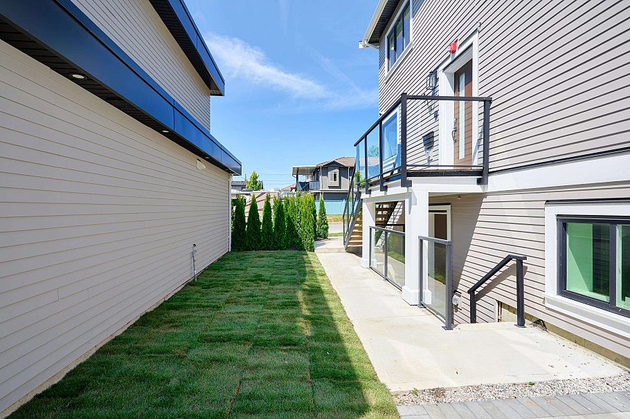 810 E 51st Avenue Vancouver, BC - 18