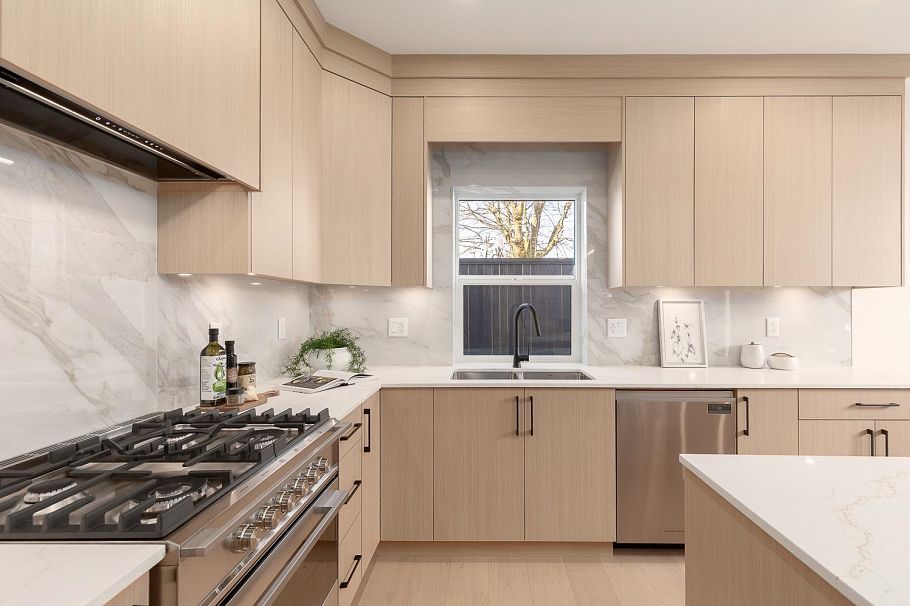 1 3506 E Pender Street Vancouver, BC - 12