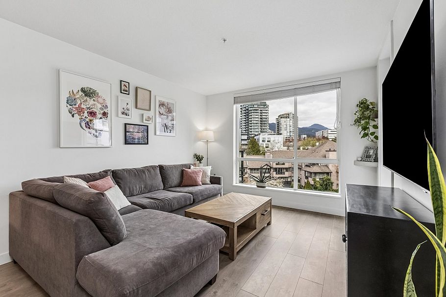 511 108 E 8th Street North Vancouver, BC - 2