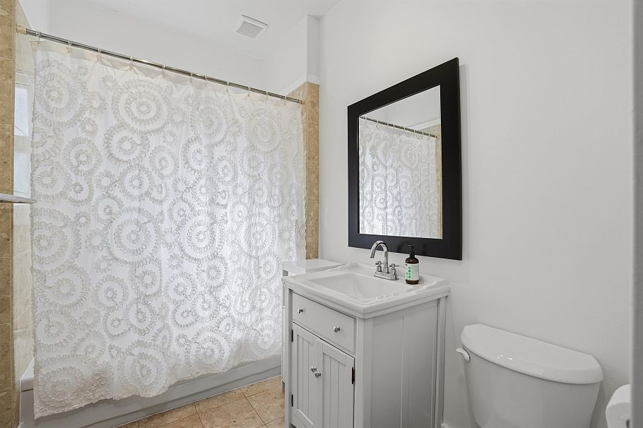 3350 W 3rd Avenue Vancouver, BC - 10