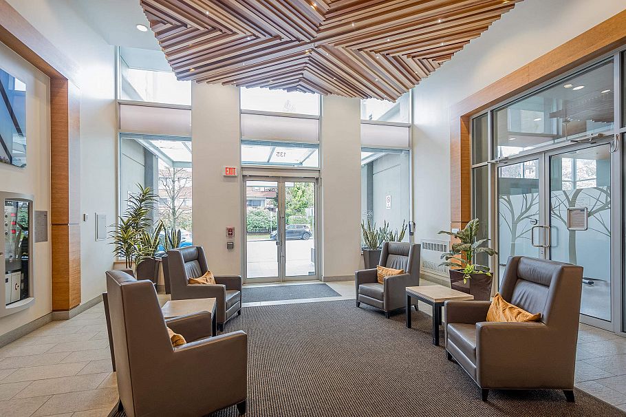 319 135 E 17th Street North Vancouver, BC - 3