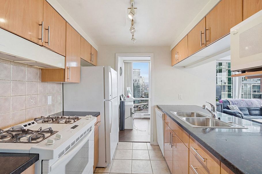 1808 193 Aquarius Mews Vancouver, BC - 35