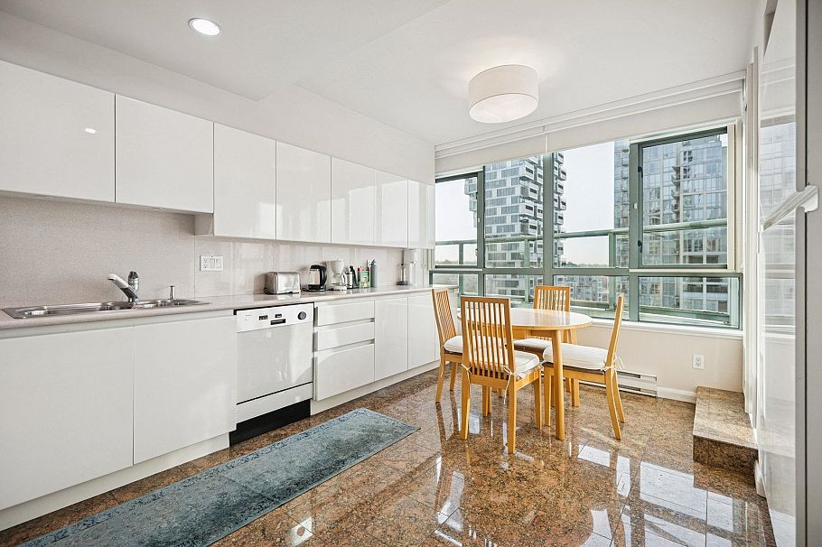 PH 3-4 1383 Howe Street Vancouver, BC - 8