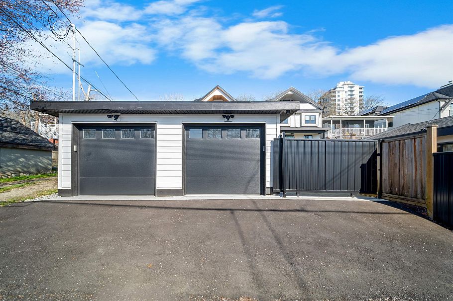 2 3576 E Pender Street Vancouver, BC - 29