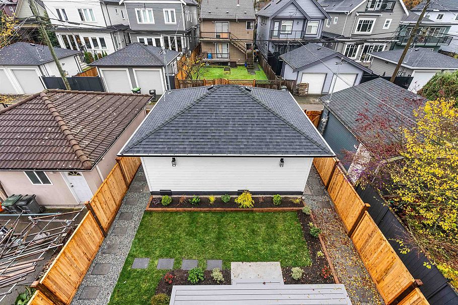 2 1822 E 14th Avenue Vancouver, BC - 14