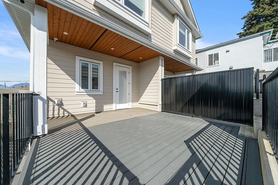 1548 E 41st Avenue Vancouver, BC - 6