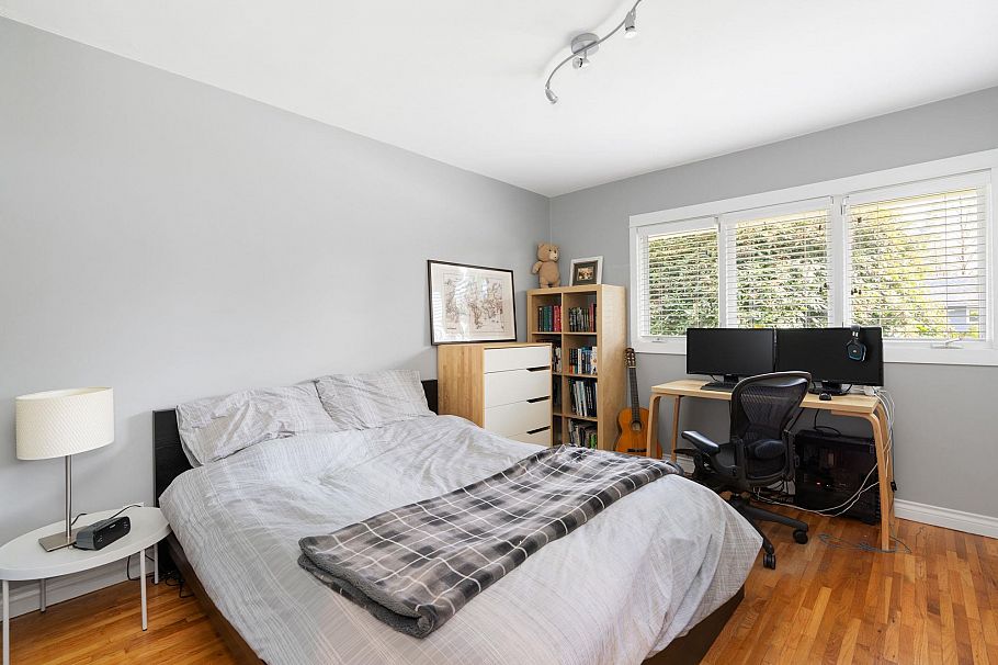 956 Belvista Crescent North Vancouver, BC - 20