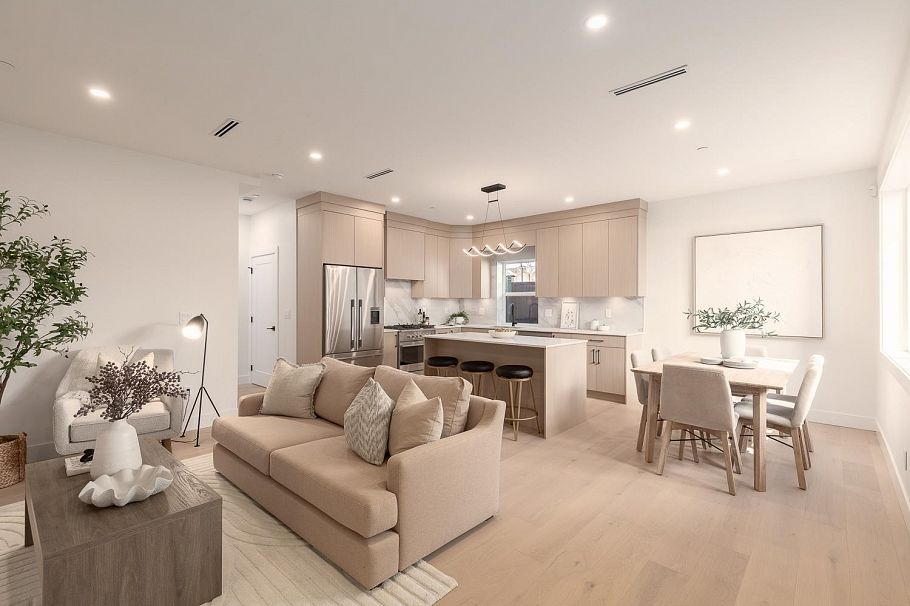 1 3506 E Pender Street Vancouver, BC - 1