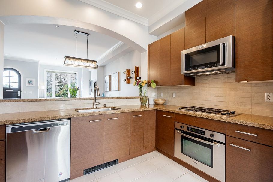 991 W 38th Avenue Vancouver, BC - 15