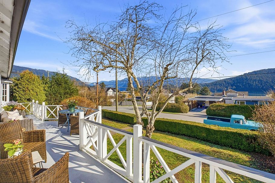 487 Roslyn Boulevard North Vancouver, BC - 6