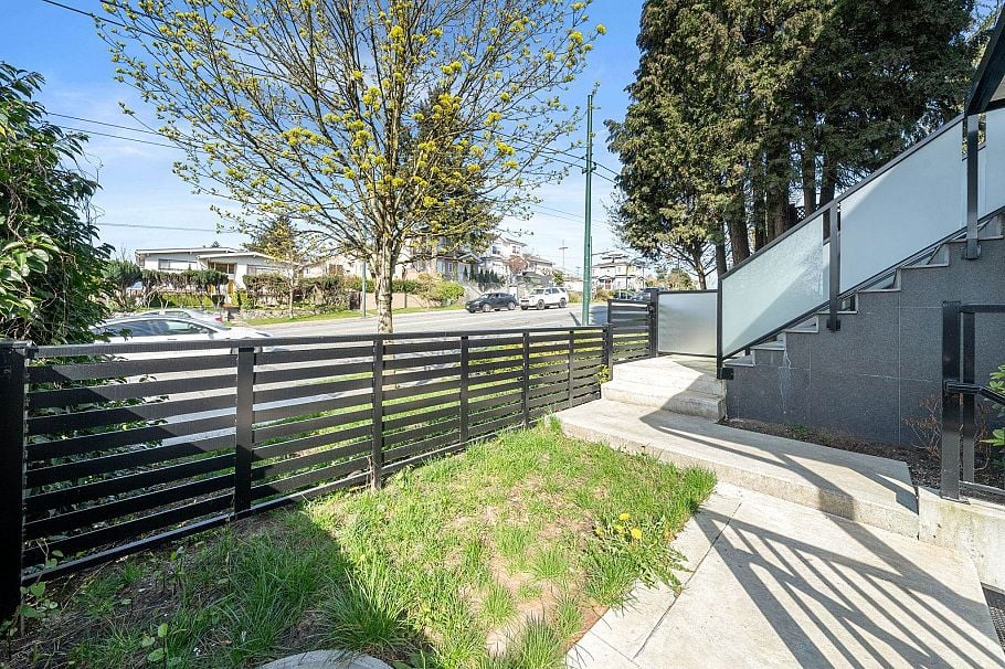 1548 E 41st Avenue Vancouver, BC - 11