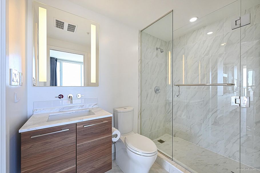 808 8555 Granville Street Vancouver, BC - 9