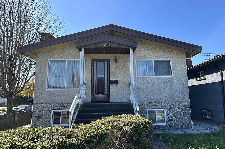 3191 Renfrew Street Vancouver, BC - 1