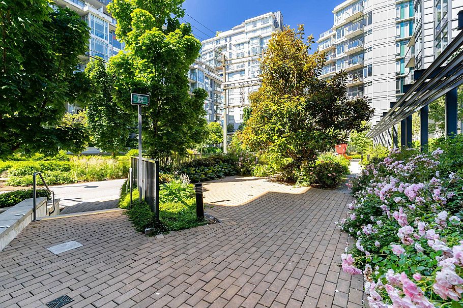 62 W 1st Avenue Vancouver, BC - 28
