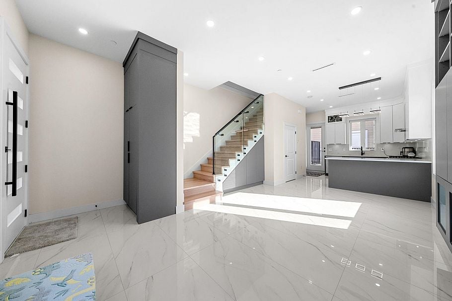 1548 E 41st Avenue Vancouver, BC - 15