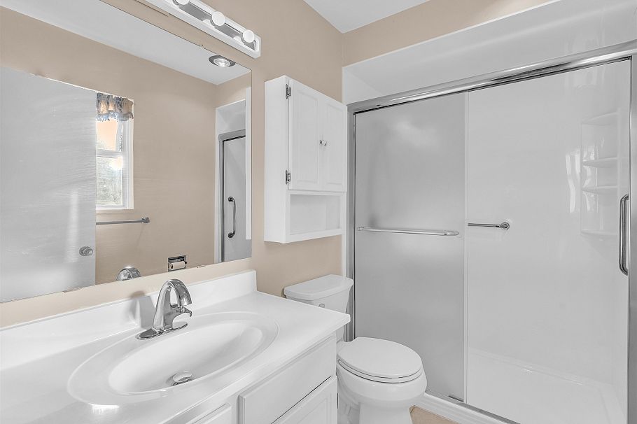 1110 Lodge Road North Vancouver, BC - 18