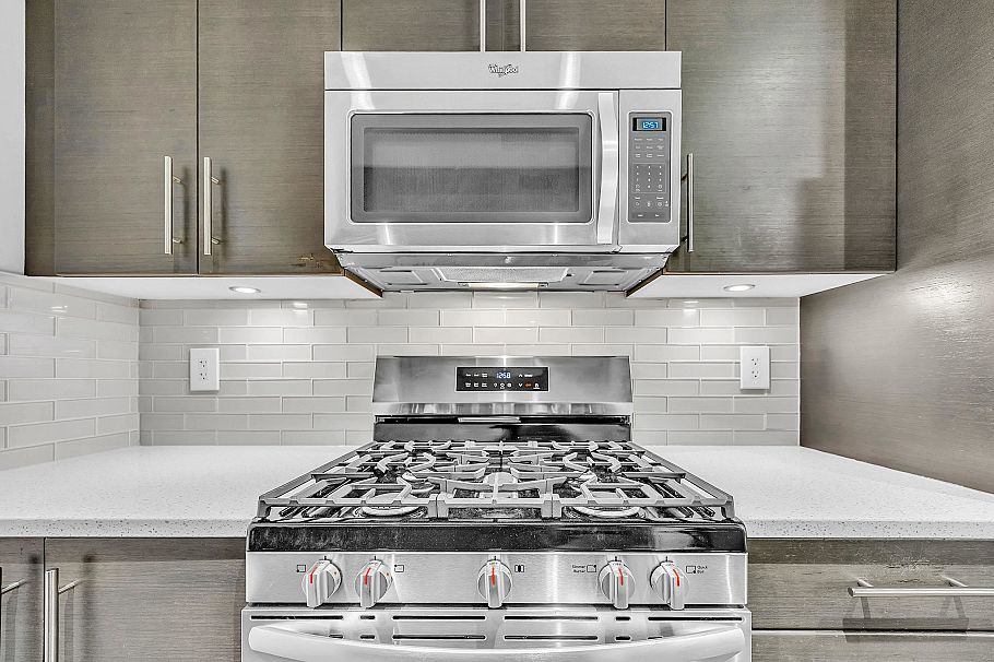 105 3294 Mt Seymour Parkway North Vancouver, BC - 3