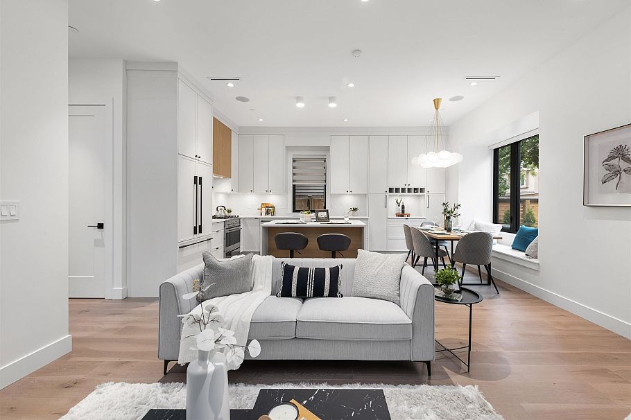 1 878 E 37 Avenue Vancouver, BC - 3