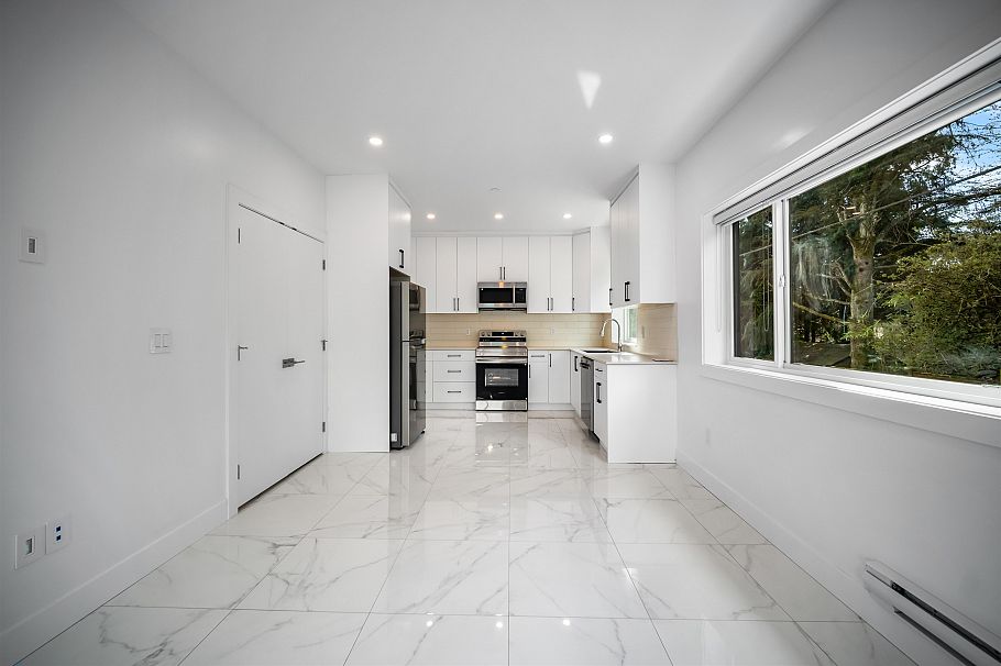 7493 Gatineau Place Vancouver, BC - 36