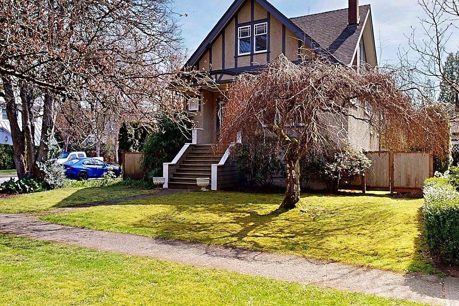 4402 W 12th Avenue Vancouver, BC - 1