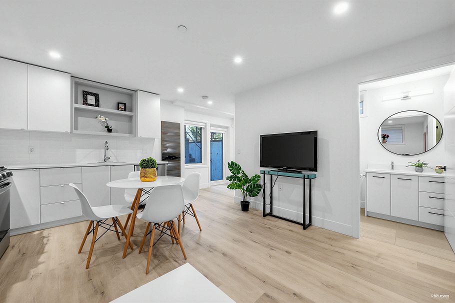 3172 W 26th Avenue Vancouver, BC - 17