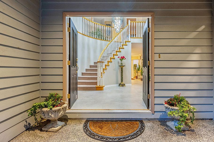 5707 Nancy Greene Way North Vancouver, BC - 2