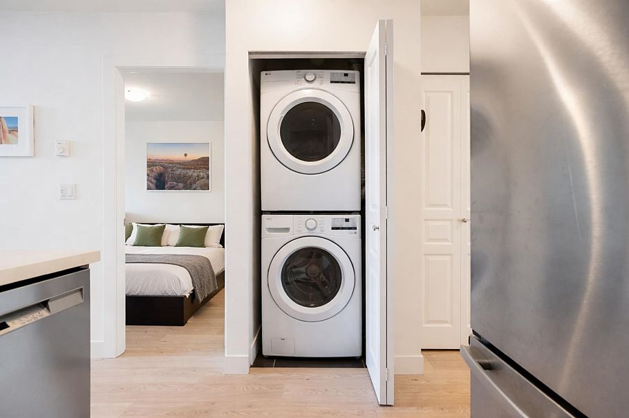 404 738 E 29th Avenue Vancouver, BC - 5