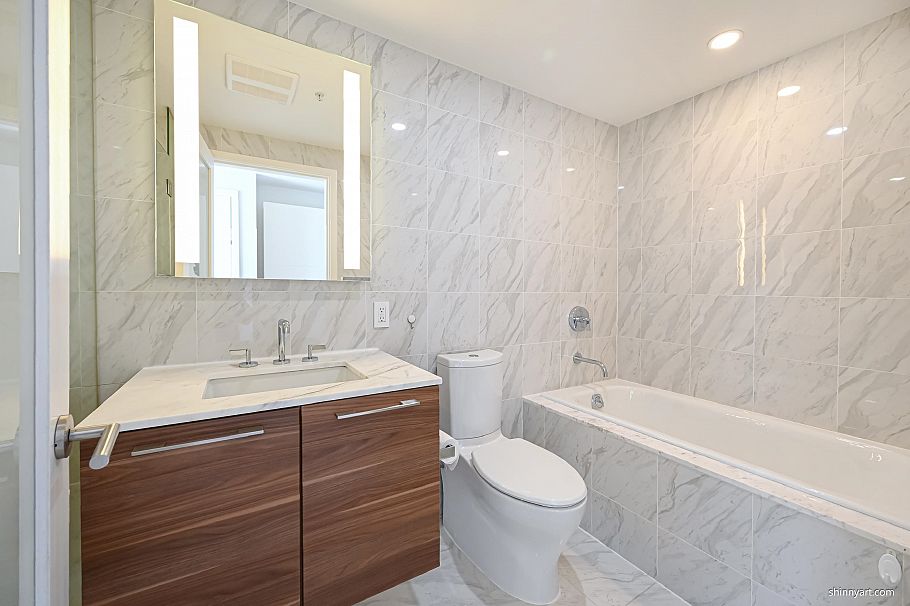808 8555 Granville Street Vancouver, BC - 7