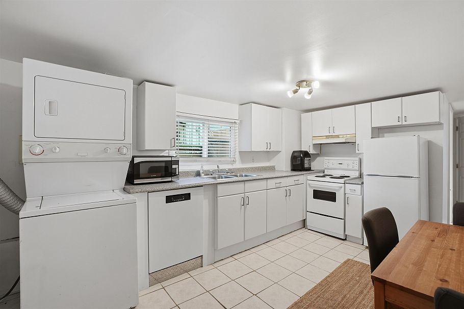 3350 W 3rd Avenue Vancouver, BC - 21