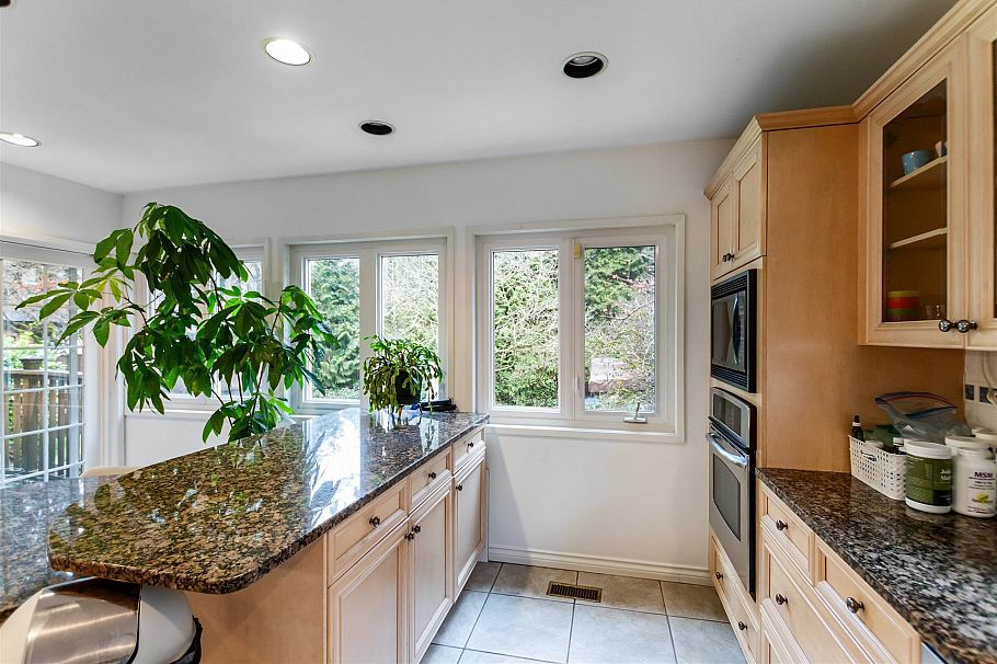 4171 Doncaster Way Vancouver, BC - 7