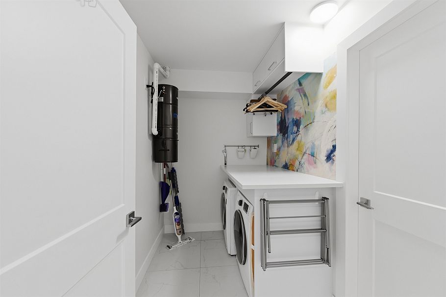 1 272 E 9th Street North Vancouver, BC - 39